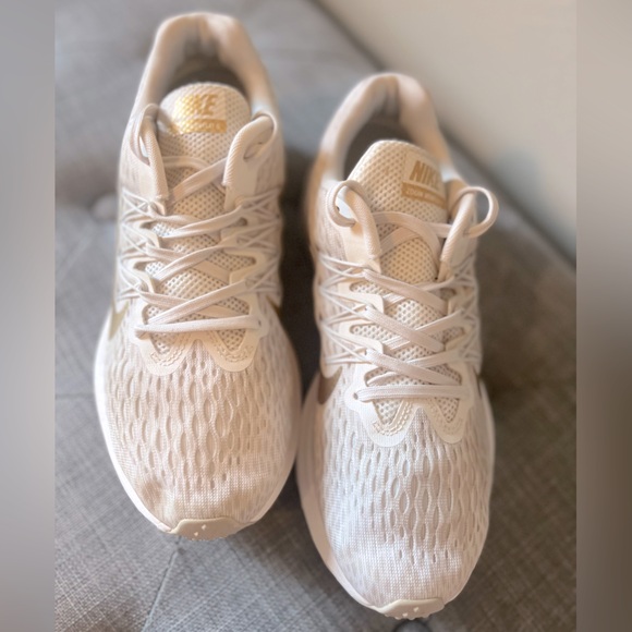 Nike Zoom White & Gold - Picture 2 of 5